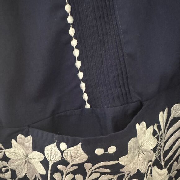 Guayabera White Floral Embroidery Made from Mexico - Picture 3 of 4
